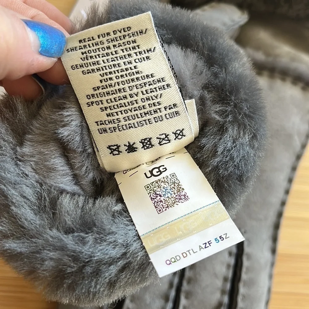 Brand New UGG Sheepskin Handsewn Seamed Gloves Gray Touchscreen Leather Trim